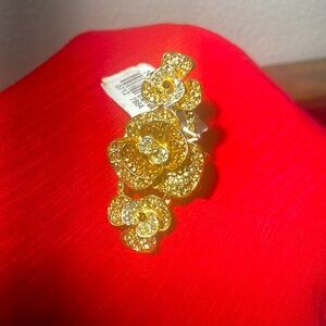 Intricate Gold tone Floral Stretch Ring